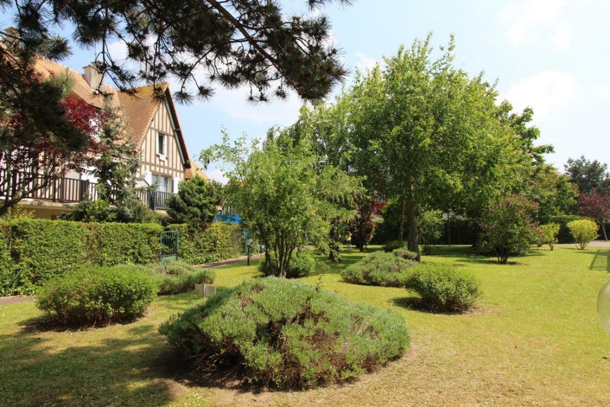 Duplex Élégance: Luxe 4* avec Tennis et Piscine Deauville Exterior photo